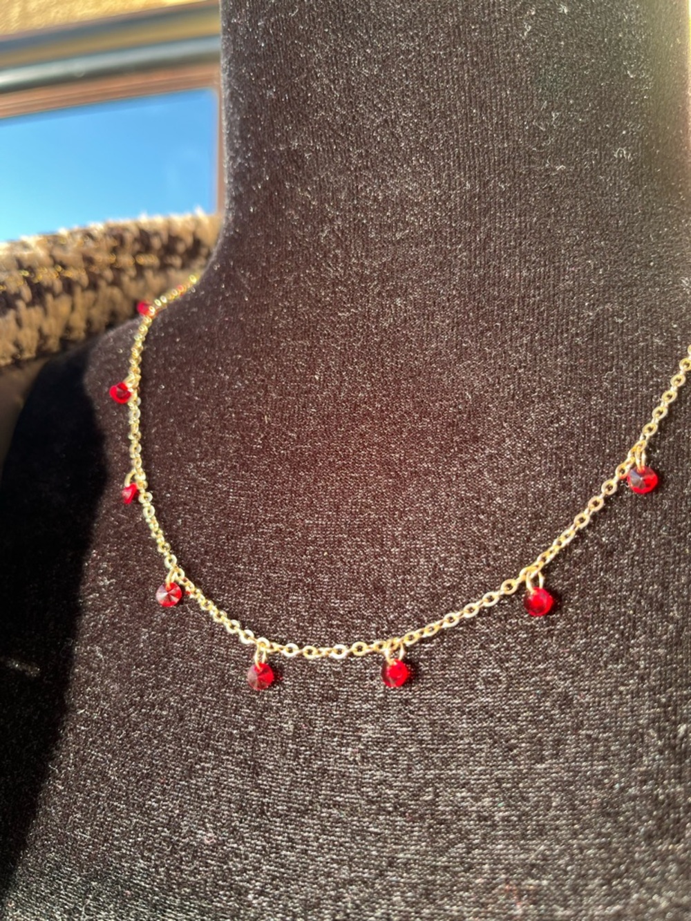 COURT FAVOR Necklace with Red Crystal Drops